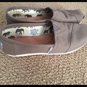 Women’s toms